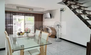 À vendre 2 chambres maison de ville à Bang Lamung, Chonburi