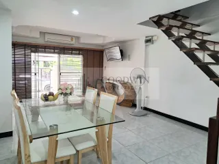 Casa adosada en venta de 2 habitaciones en Bang Lamung, Chonburi