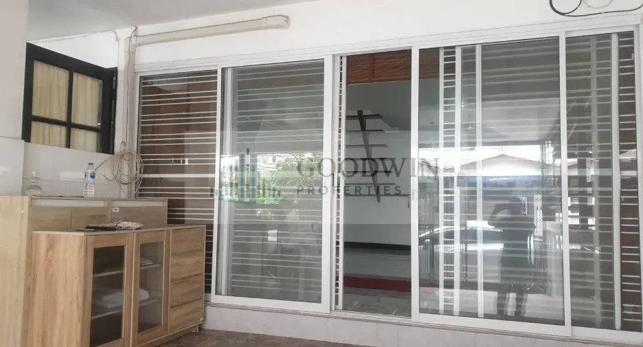 À vendre 2 chambres maison de ville à Bang Lamung, Chonburi