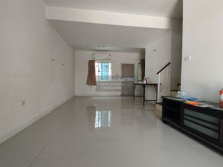 À vendre 3 chambres maison de ville à Bang Sao Thong, Samut Prakan