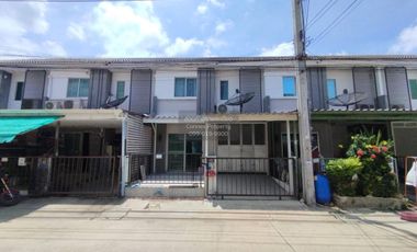 À vendre 3 chambres maison de ville à Bang Sao Thong, Samut Prakan