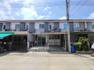 À vendre 3 chambres maison de ville à Bang Sao Thong, Samut Prakan