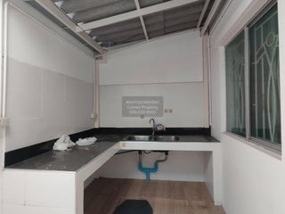 À vendre 3 chambres maison de ville à Bang Sao Thong, Samut Prakan