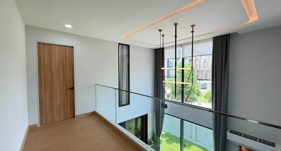 Casa en venta de 4 habitaciones en Lat Krabang, Bangkok