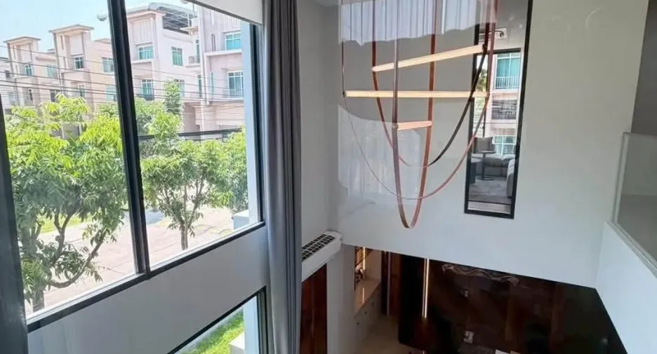 Casa en venta de 4 habitaciones en Lat Krabang, Bangkok