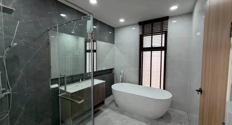 Casa en venta de 4 habitaciones en Lat Krabang, Bangkok