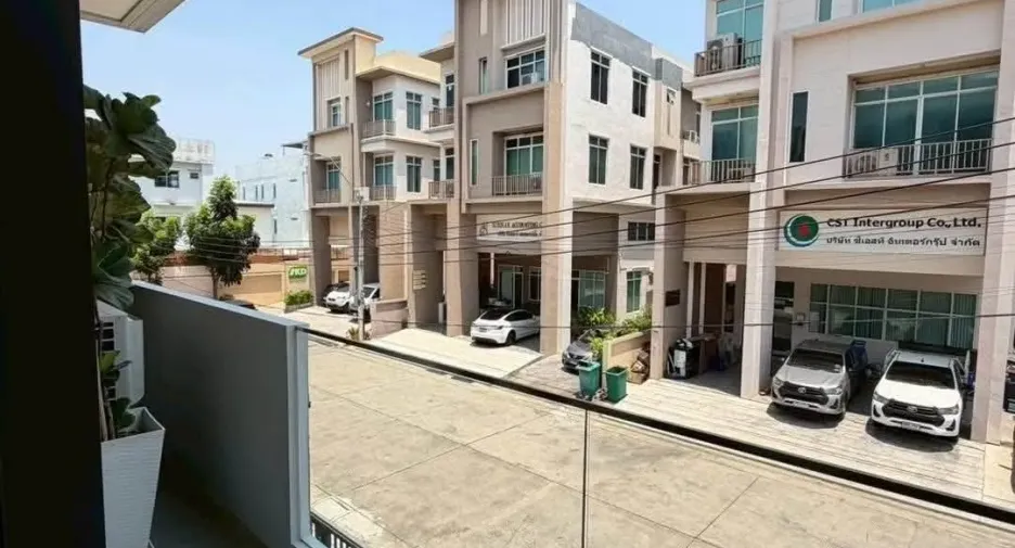Casa en venta de 4 habitaciones en Lat Krabang, Bangkok