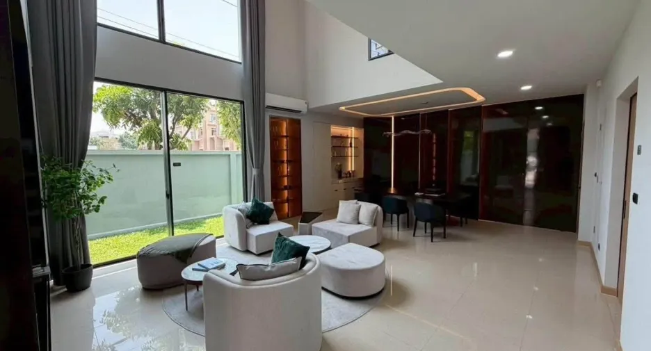 Casa en venta de 4 habitaciones en Lat Krabang, Bangkok