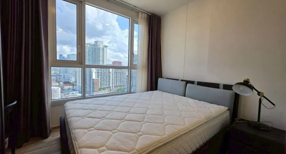 À louer 2 chambres condo à Huai Khwang, Bangkok