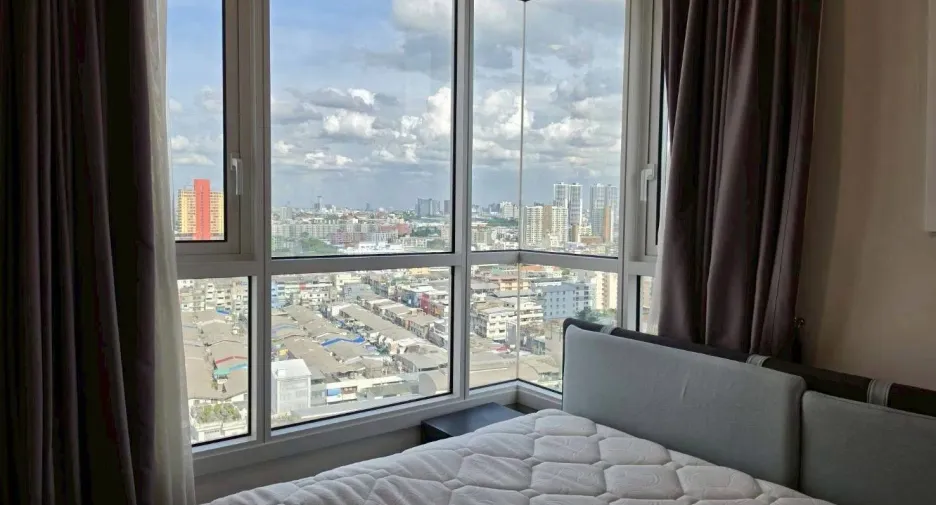 À louer 2 chambres condo à Huai Khwang, Bangkok
