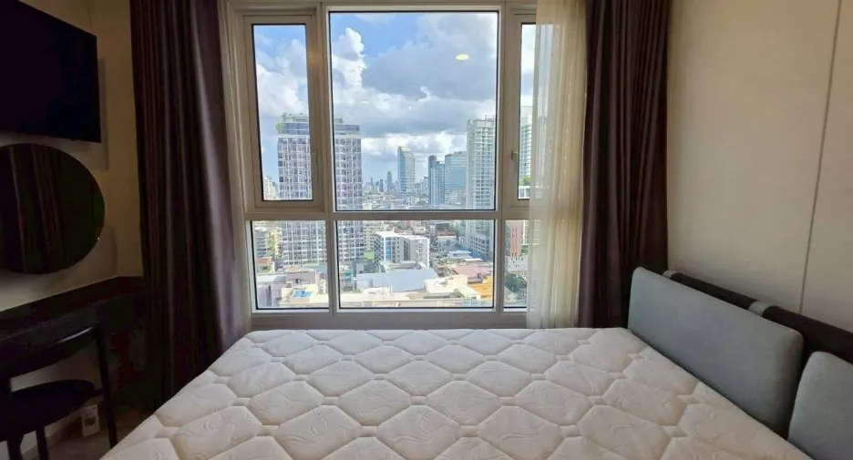 À louer 2 chambres condo à Huai Khwang, Bangkok