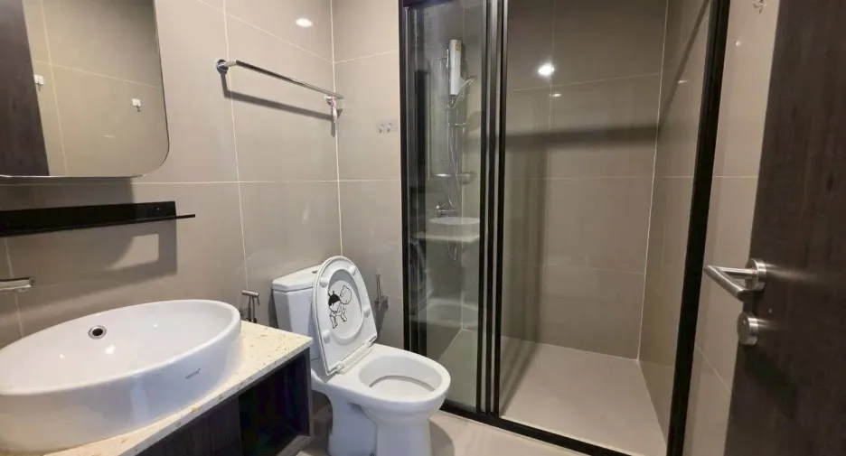 À louer 2 chambres condo à Huai Khwang, Bangkok
