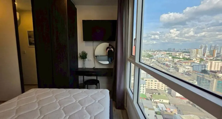 À louer 2 chambres condo à Huai Khwang, Bangkok