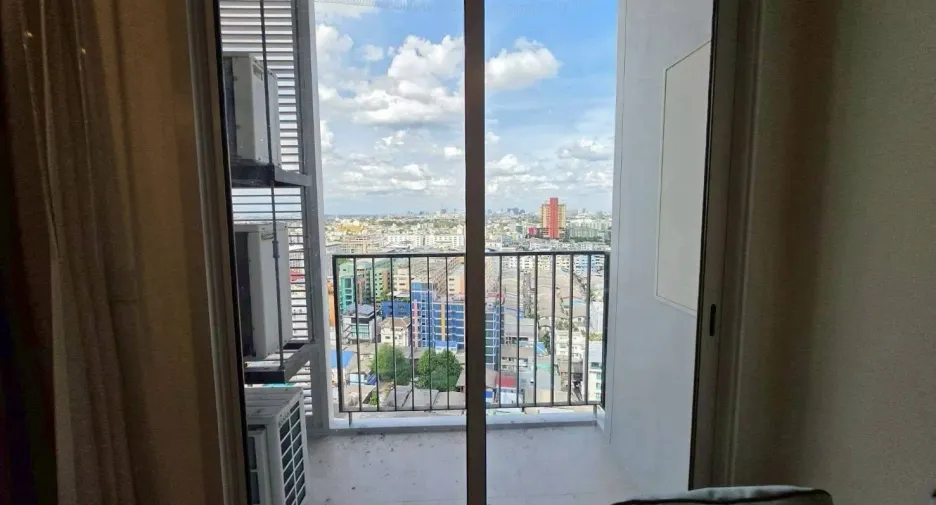 À louer 2 chambres condo à Huai Khwang, Bangkok