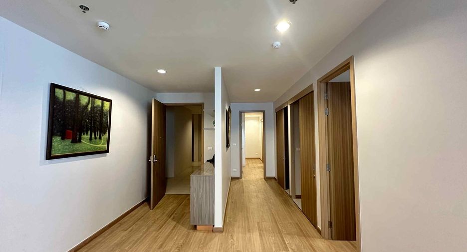 Condo en alquiler de 4 habitaciones en Sathon, Bangkok