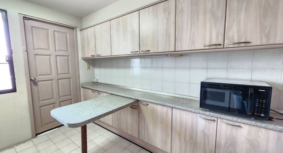 Wohnung zur Miete mit 2 Zimmer in Khlong Toei, Bangkok