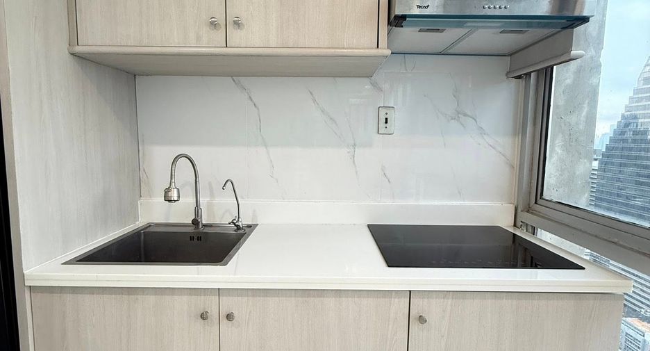 For rent 2 bedrooms condo in Watthana, Bangkok
