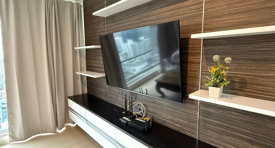 For rent 2 bedrooms condo in Watthana, Bangkok