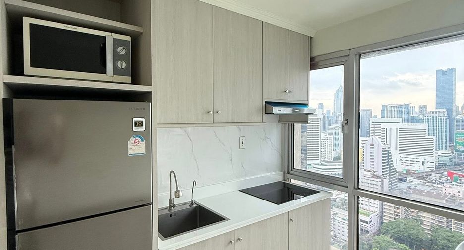 For rent 2 bedrooms condo in Watthana, Bangkok