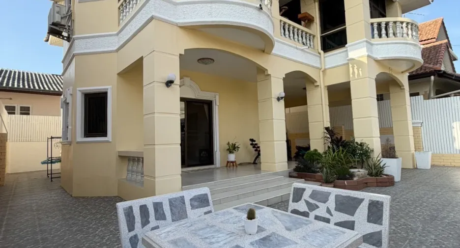 Haus zum Kauf mit 3 Zimmer in Bang Lamung, Chonburi