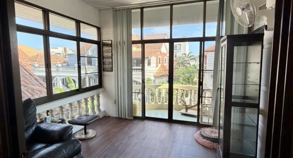 Haus zum Kauf mit 3 Zimmer in Bang Lamung, Chonburi