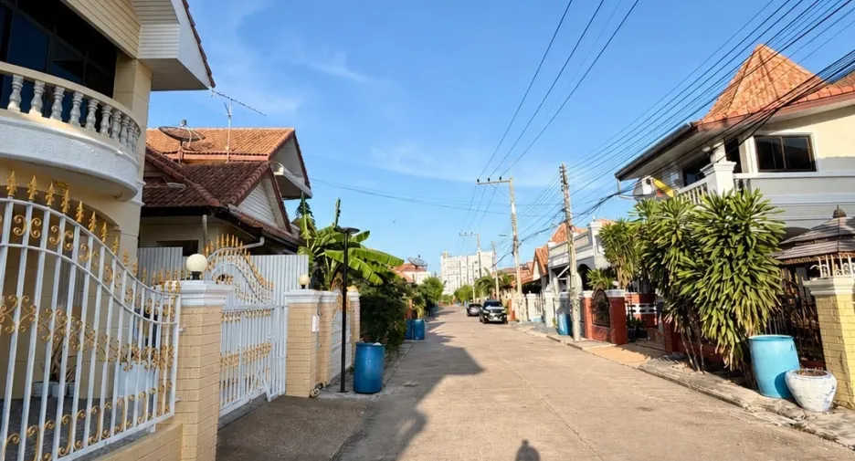 Haus zum Kauf mit 3 Zimmer in Bang Lamung, Chonburi