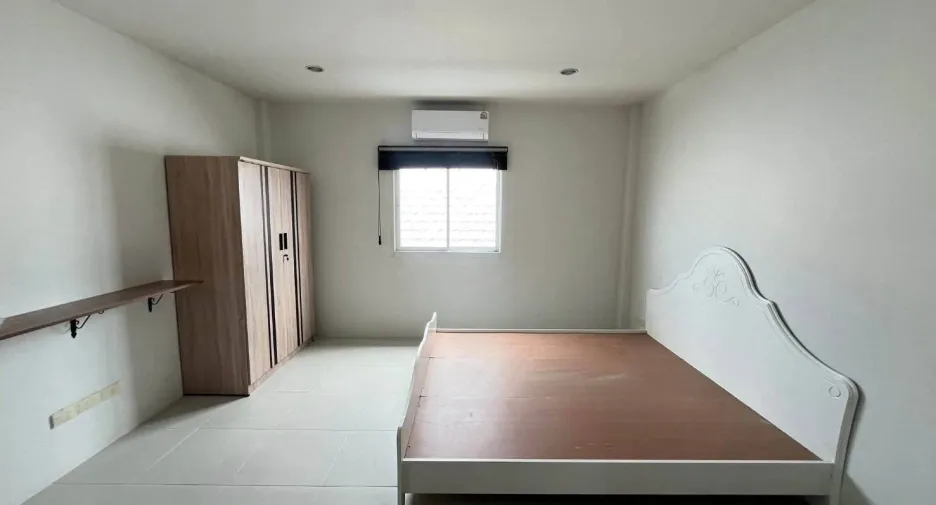 Local comercial en venta de 4 habitaciones en Bang Lamung, Chonburi