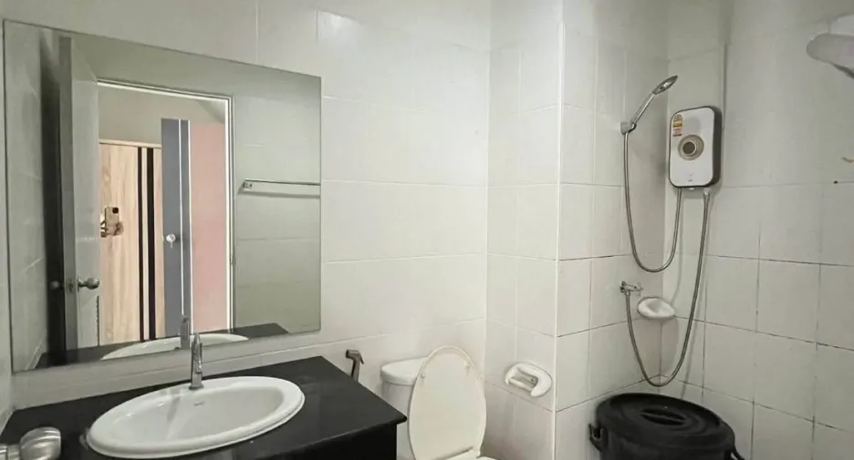 Local comercial en venta de 4 habitaciones en Bang Lamung, Chonburi