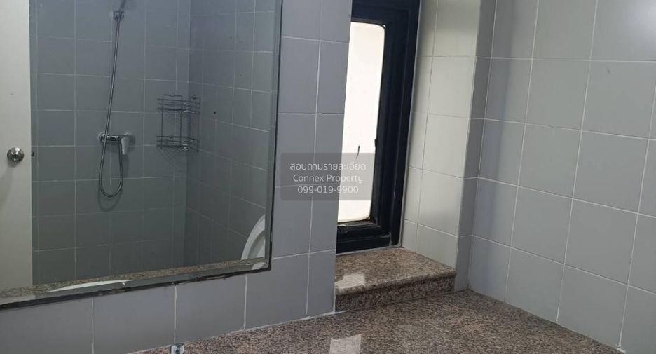 For rent 2 bedrooms condo in Phra Khanong, Bangkok