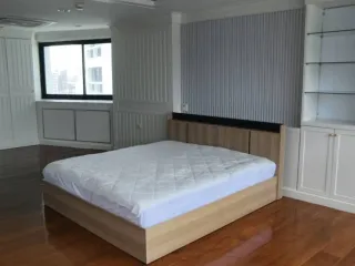 Condo en alquiler de 3 habitaciones en Khlong Toei, Bangkok
