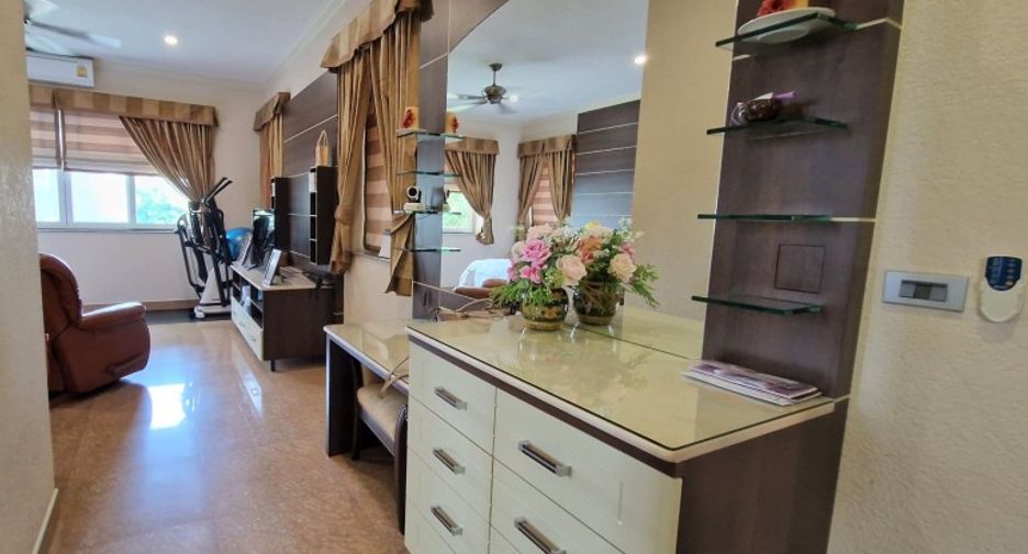 For sale 4 bedrooms house in Bang Lamung, Chonburi