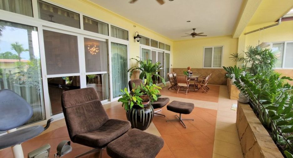For sale 4 bedrooms house in Bang Lamung, Chonburi