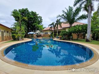 Haus zum Kauf mit 4 Zimmer in Bang Lamung, Chonburi