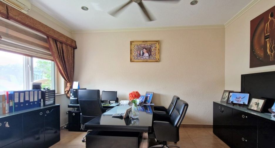 For sale 4 bedrooms house in Bang Lamung, Chonburi