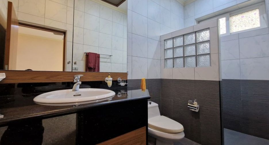 For sale 4 bedrooms house in Bang Lamung, Chonburi