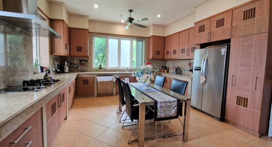 For sale 4 bedrooms house in Bang Lamung, Chonburi