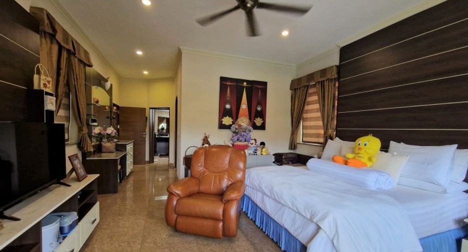 For sale 4 bedrooms house in Bang Lamung, Chonburi