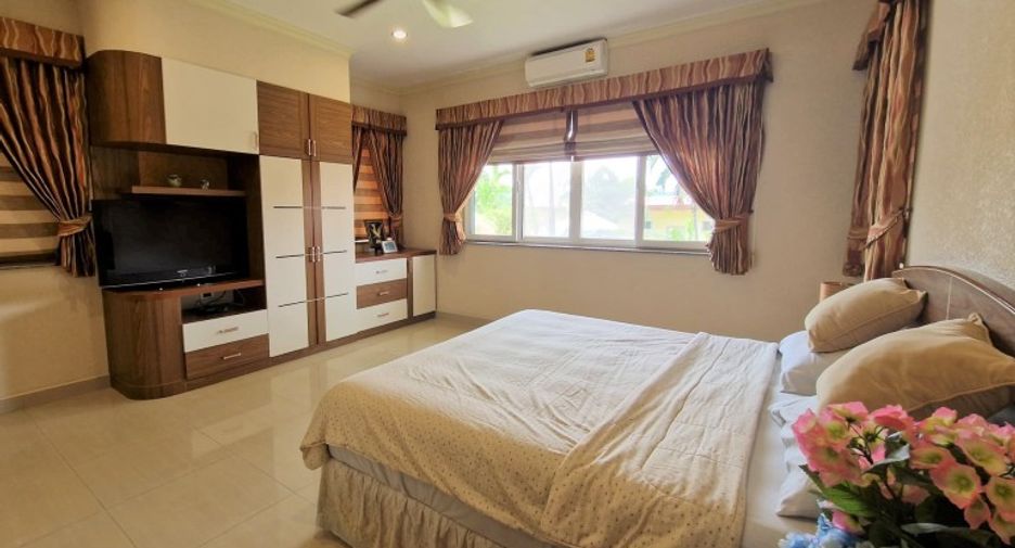 For sale 4 bedrooms house in Bang Lamung, Chonburi
