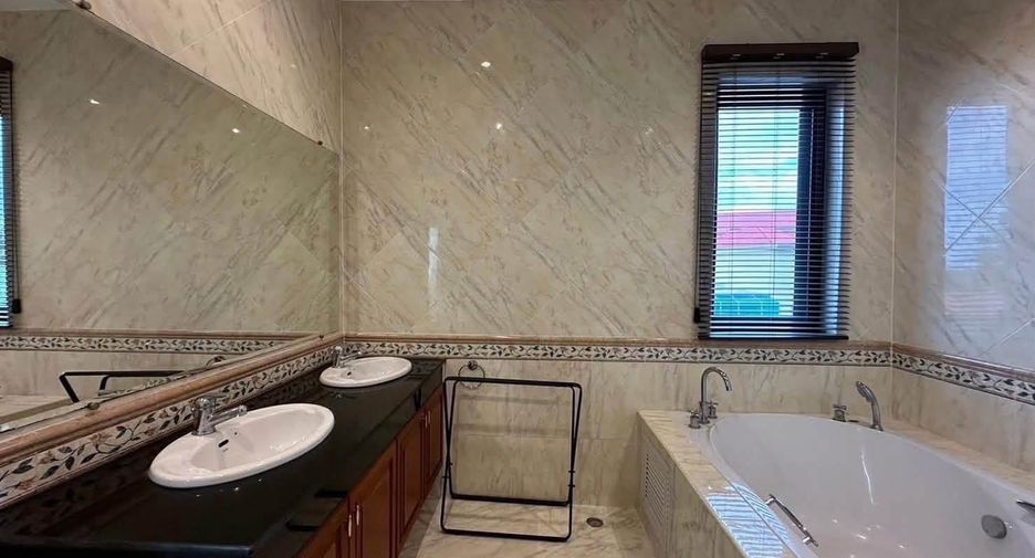 À vendre 4 chambres villa à Bang Lamung, Chonburi