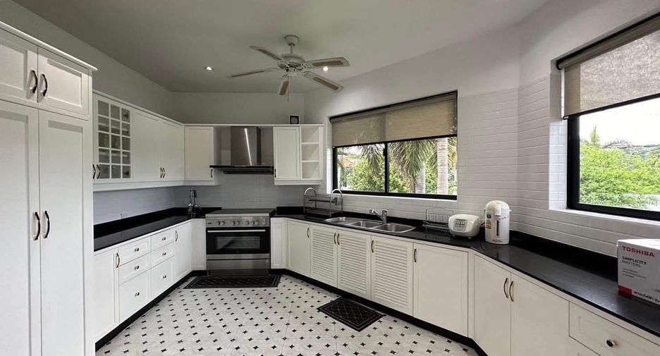 À vendre 4 chambres villa à Bang Lamung, Chonburi