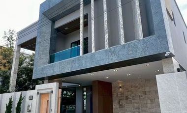 À vendre et à louer 4 chambres villa à Huay Yai, Pattaya