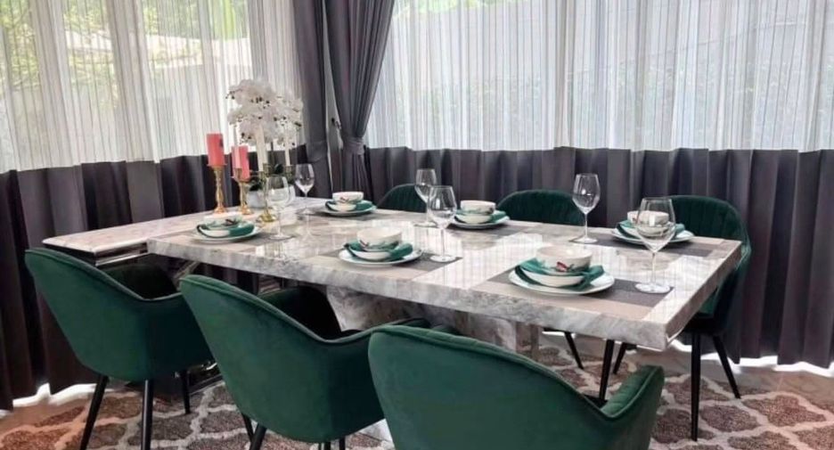 À vendre et à louer 4 chambres villa à Huay Yai, Pattaya