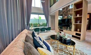 Villa en alquiler y en venta de 4 habitaciones en Huay Yai, Pattaya