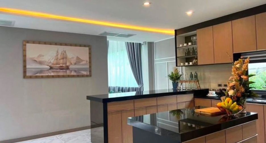 À vendre et à louer 4 chambres villa à Huay Yai, Pattaya