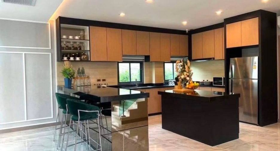 À vendre et à louer 4 chambres villa à Huay Yai, Pattaya