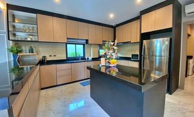Villa en alquiler y en venta de 4 habitaciones en Huay Yai, Pattaya