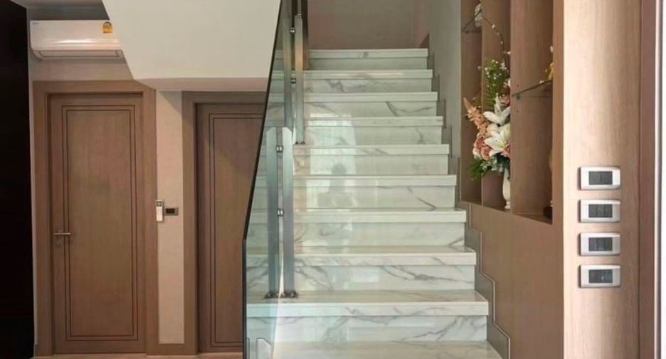 À vendre et à louer 4 chambres villa à Huay Yai, Pattaya