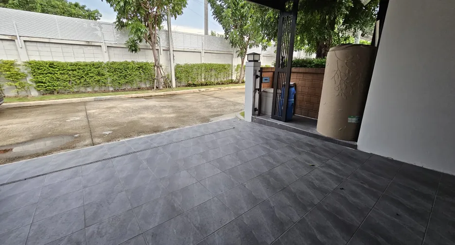 Casa en venta de 4 habitaciones en Mueang Samut Sakhon, Samut Sakhon