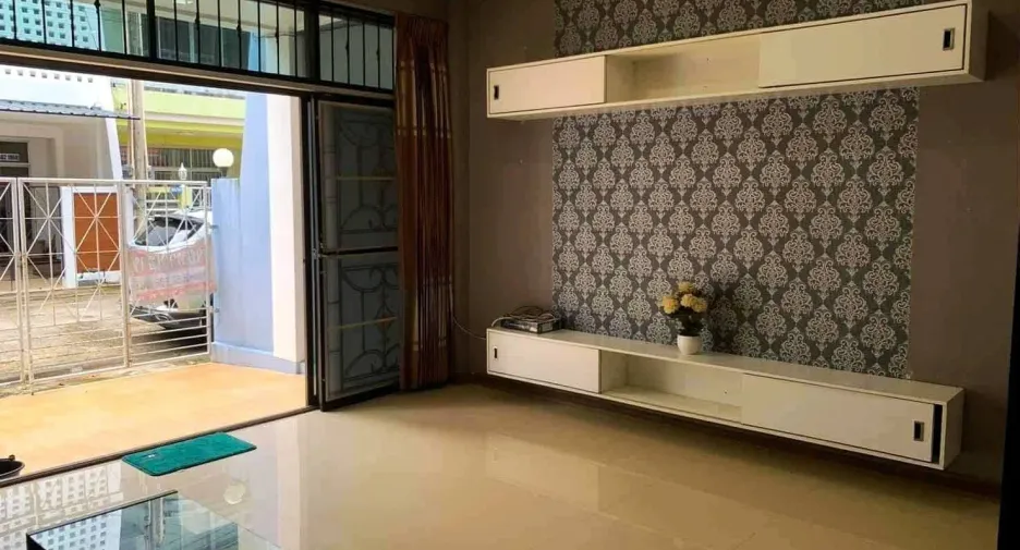 Casa adosada en venta de 5 habitaciones en Mueang Rayong, Rayong