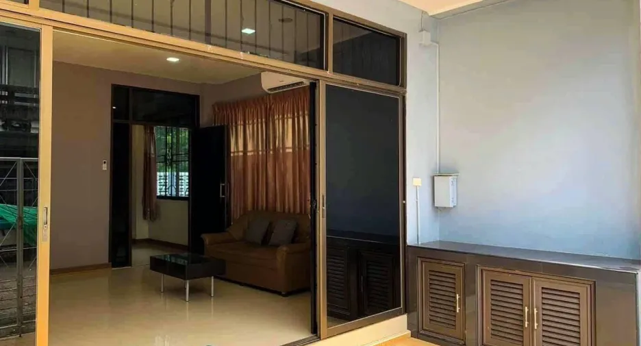 Casa adosada en venta de 5 habitaciones en Mueang Rayong, Rayong